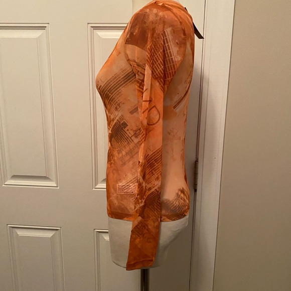 🩷🩷Wild Fable Orange Fitted Graphic Blouse - Picture 3 of 5